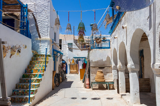  Medenine, Djerba-Houmt-Souk French - Tunisia 3
